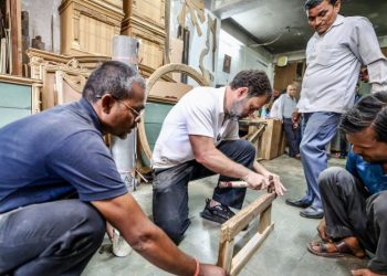 Rahul Gandhi visits Kirti Nagar furniture market