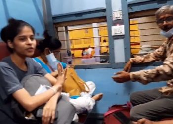 Watch Railway family fight video