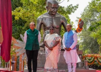 President Murmu unveils 12-foot statue of Mahatma Gandhi at Rajghat