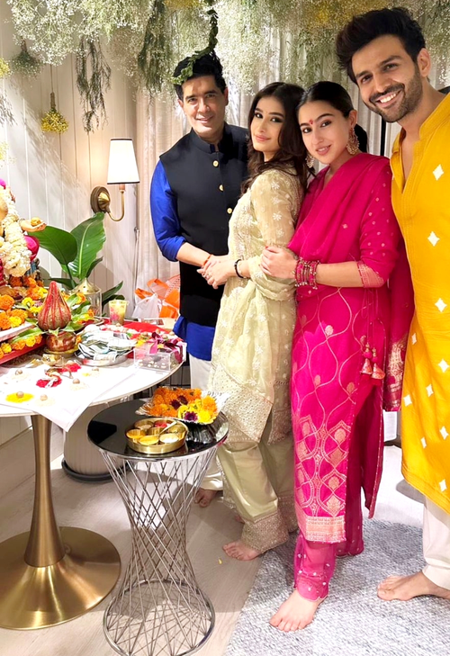Sara Ali Khan goes for Ganpati darshan at Kartik Aaryan’s house
