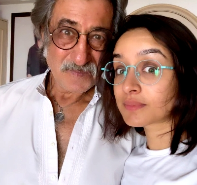 Shraddha drops adorable bday wish for her 'rockstar baapu'