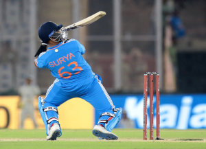 India struggles to score 161 runs against USA in the T20 World Cup, with their top-order collapsing.
