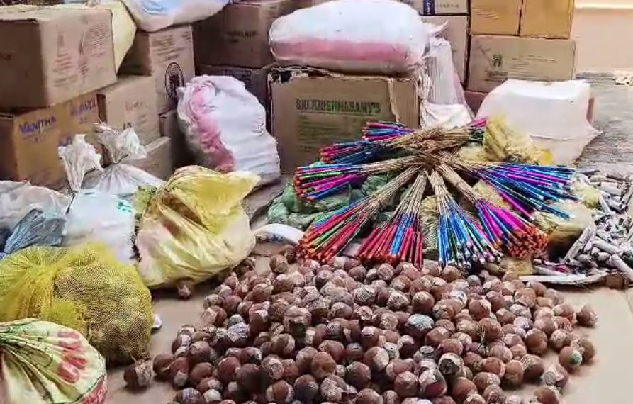 Commissionerate Police nabs two for illegal firecracker trading