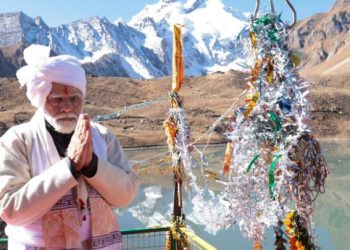 Narendra Modi - Parvati Kund - Uttarakhand