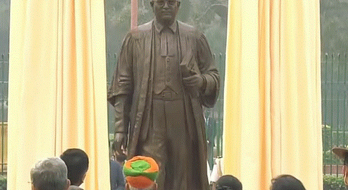 President Murmu unveils Ambedkar's statue in Supreme Court on Constitution Day