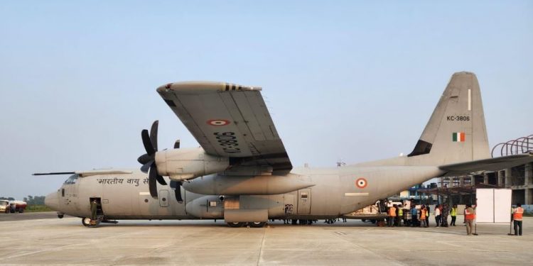 India sends relief to quake-hit Nepal