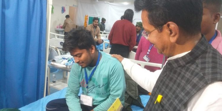 Odisha labour minister meets rescued Odia workers in Uttarakhand hospital