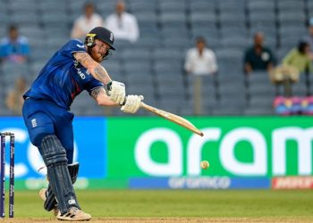 Stokes, Root power England to 337 for 9