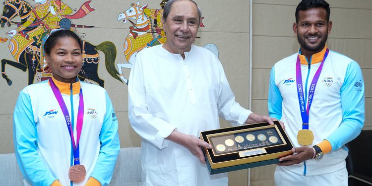 Naveen Patnaik with Amit Rohidas and Deep Grace Ekka