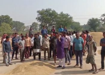 Kalahandi paddy farmer protest in mandi
