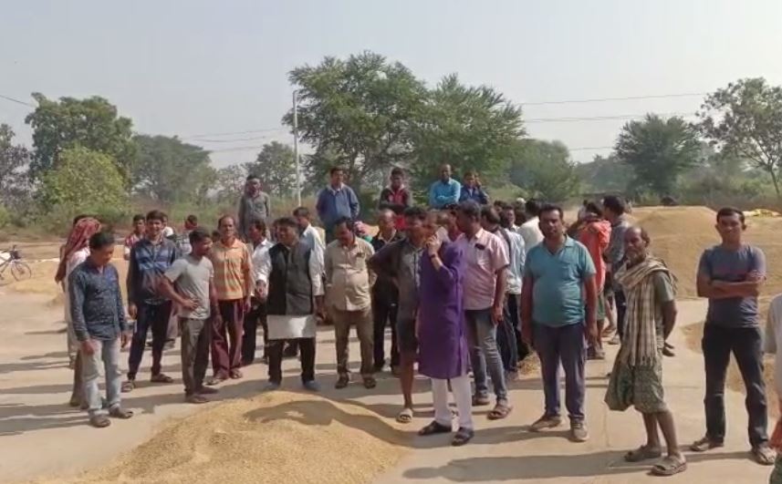 Kalahandi paddy farmer protest in mandi