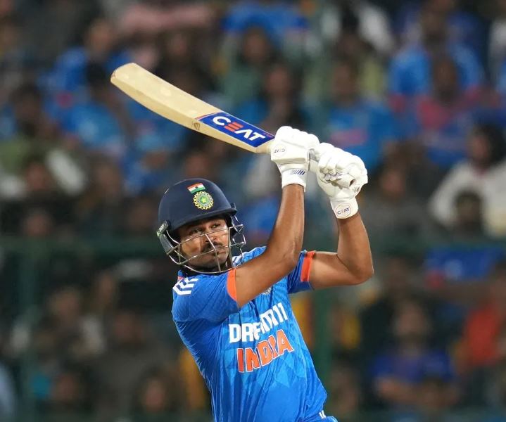 Shreyas Iyer, Axar Patel take India to 160/8 against Australia in fifth ...