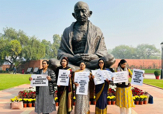 TMC women MPs protest against Giriraj Singh's remarks on Mamata Banerjee