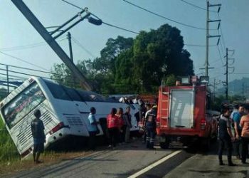 At least 14 killed, 30 injured as bus crashes in western Thailand