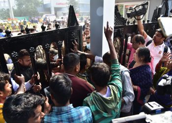 Protestors at Hi-Tech hospital Saturday (Pic- OP)