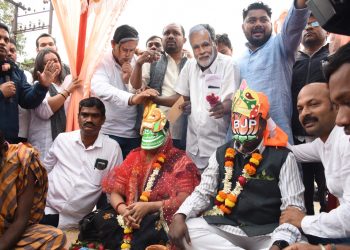 'BJP-BJD live-in couple for 25yrs': Odisha Congress organises parody wedding 