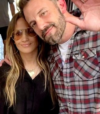 Ben Affleck, Jennifer Lopez have tense moment before they kiss, make up