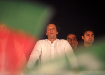Imran Khan, PTI remain most popular in Pakistan