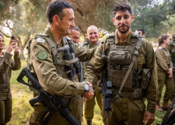 'Fauda' star Idan Amedi seriously injured in Gaza