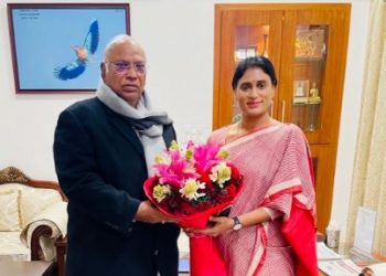 YS Sharmila meets Mallikarjun Kharge