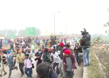 Farmers’ Delhi march: Haryana Police lob teargas shells as protestors break barricades, pelt stones