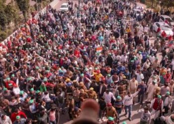 Farmers' Delhi march: Haryana seals borders with Punjab, mobile internet suspended in 7 dists