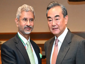 Jaishankar briefly interacts with Chinese counterpart in Munich