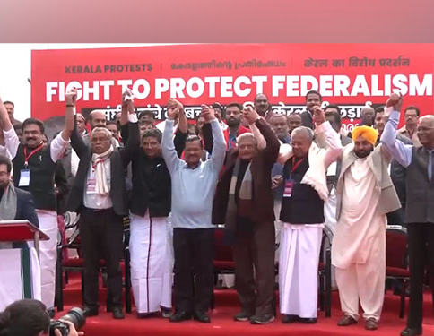 Kerala's LDF stages protest in Delhi against Centre; Kejriwal, Farooq Abdullah join in