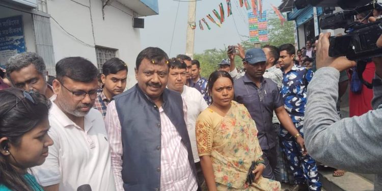 Bengal ministers visit Sandeshkhali, CPI(M) leader stopped midway