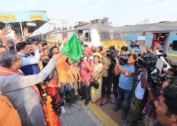 Pradhan flags off special train to Ayodhya from Sambalpur