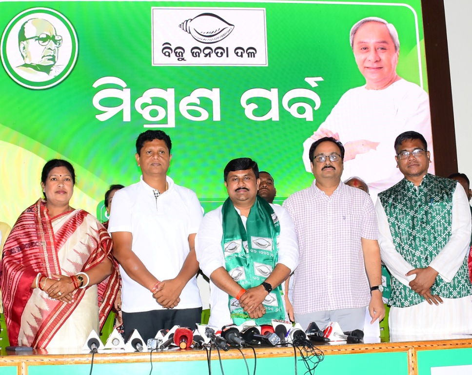 Khariar Congress MLA Adhiraj Mohan Panigrahi joined BJD at Sankha Bhaban on Wednesday (5)