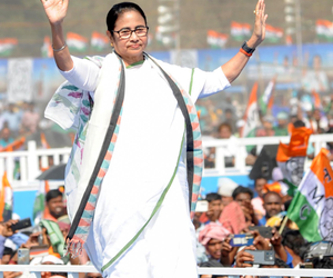Mamata says will fight solo in Bengal; lauds ex-EC Arun Goel for not succumbing to BJP's 'pressure'