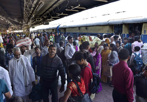 Railways to run 540 extra trains to clear Holi rush