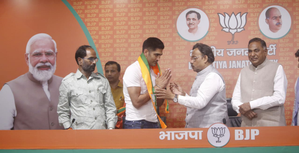 Boxer Vijender Singh quits Cong, joins BJP