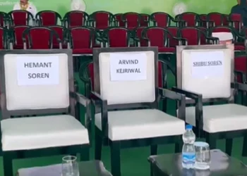 Empty chairs on stage for jailed Hemant Soren, Delhi CM in INDIA mega rally