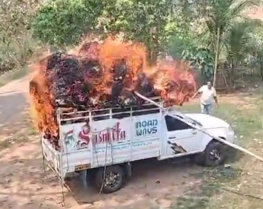 Fire engulfs cotton laden vehicle in Kalahandi district; high-voltage electrical wires blamed