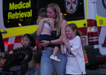 Five people, suspect killed in Sydney shopping centre stabbing attack