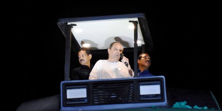 Naveen holds massive roadshow in Bhubaneswar