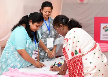 President Droupadi Murmu casts vote in New Delhi Lok Sabha constituency