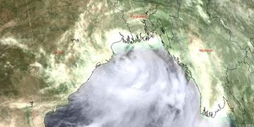 cyclone, Severe cyclone 'Remal' barrels towards Bengal coast