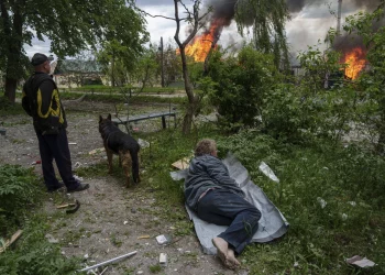 Thousands of civilians flee northeast Ukraine as Russia presses a renewed border assault