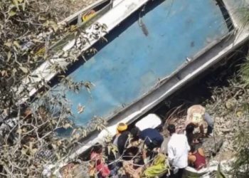 Terrorists open fire at bus carrying pilgrims; 9 dead, 33 injured