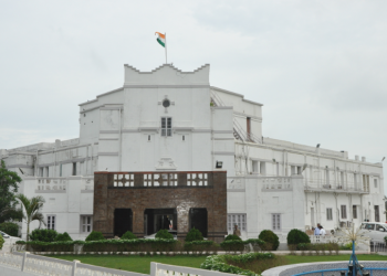 Odisha: Puri Raj Bhavan staff's wife alleges Governor's son beat up her husband
