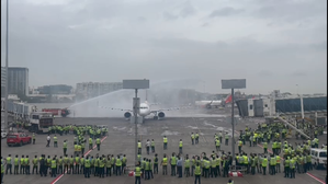 Team India accorded 'water salute' after plane lands in Mumbai