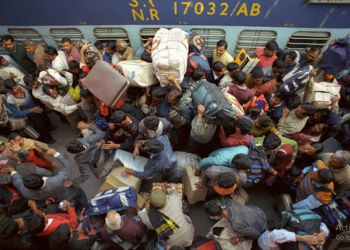 Viral video explains 3 life-saving tips to survive a deadly stampede – Watch now!