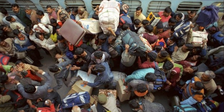 Viral video explains 3 life-saving tips to survive a deadly stampede – Watch now!