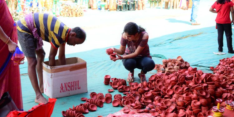 ‘Dana’ pours cold water on Diwali preparations