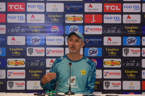 Test coach Gillespie urges former players to be judicious in criticism of Pakistan players