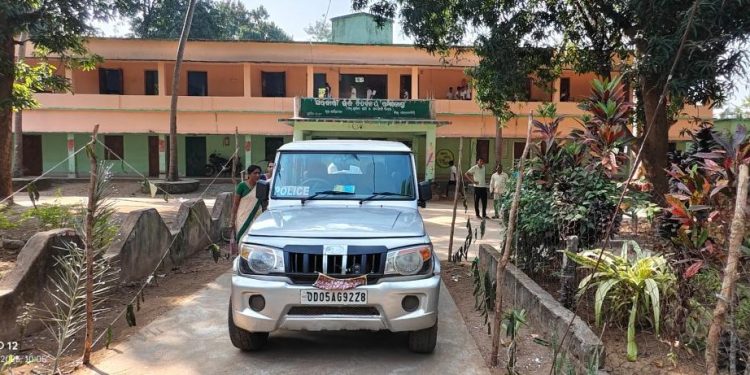 Class IX student hangs self near school hostel