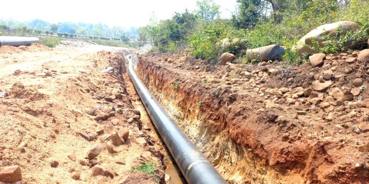 Pipeline work, heavy traffic hassles for jumbo passage